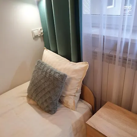 Mleczna - Metro Zacisze Ostello *