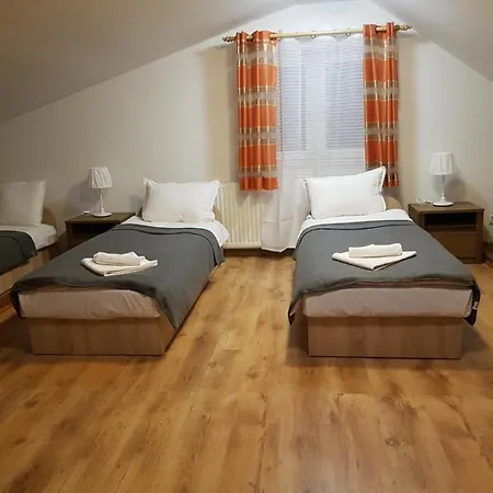 Mleczna - Metro Zacisze بيت شباب وارسو