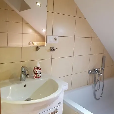 Hostel Mleczna - Metro Zacisze Varsó