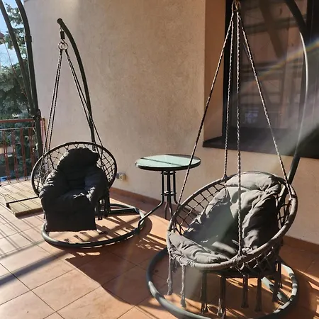 بيت شباب Mleczna - Metro Zacisze *