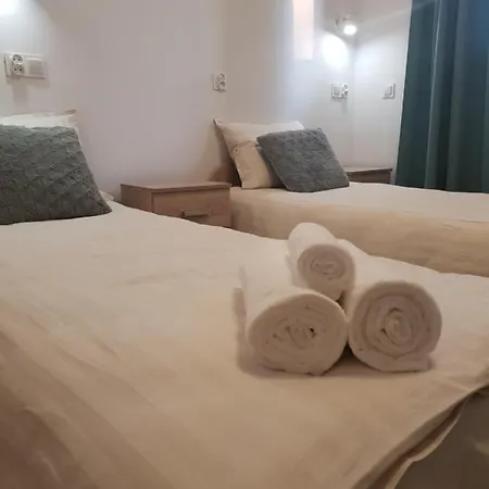 Mleczna - Metro Zacisze Hostel Varsó